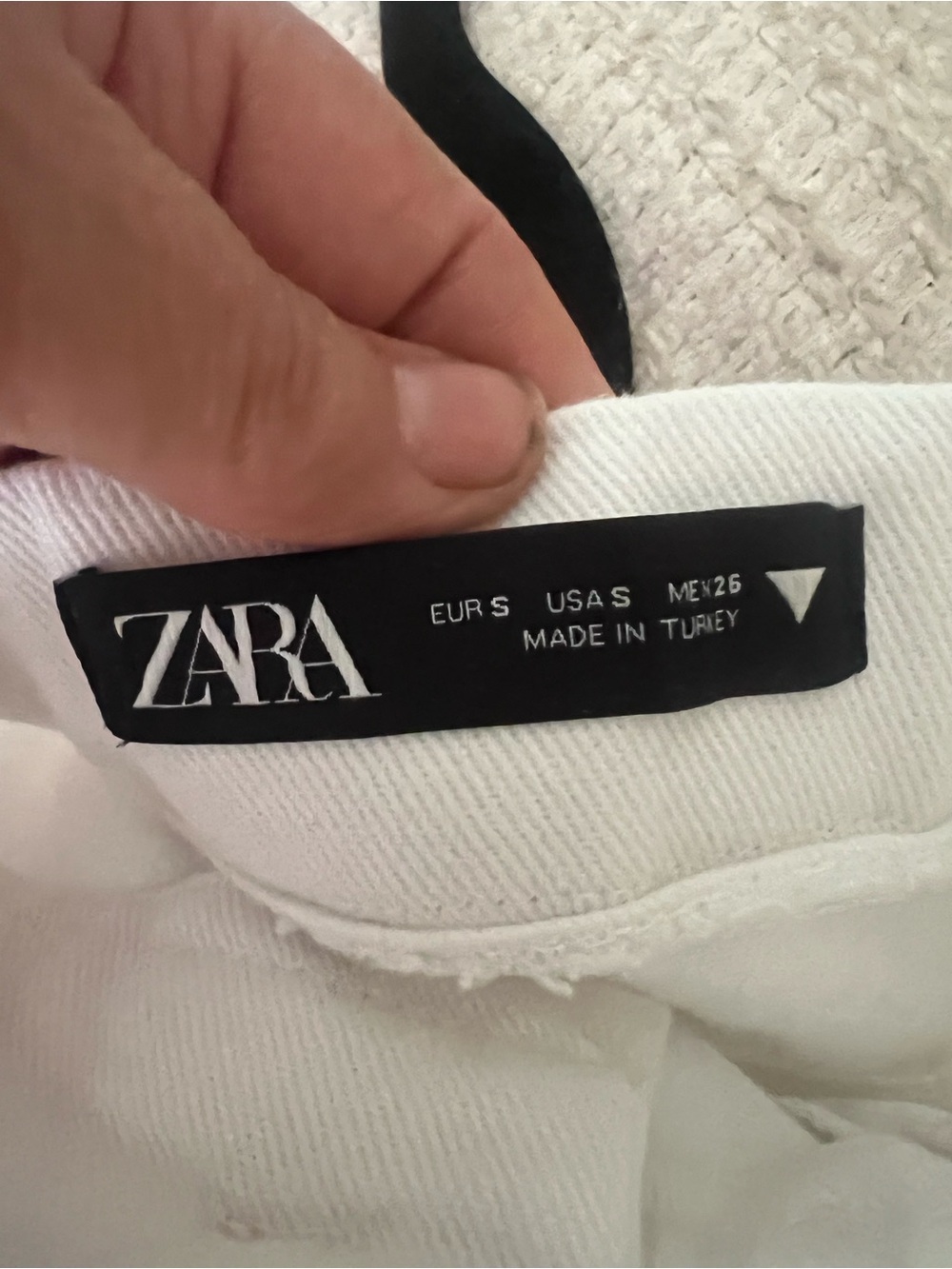 Zara High-Waist White Cuffed Shorts - Picture 9 of 9